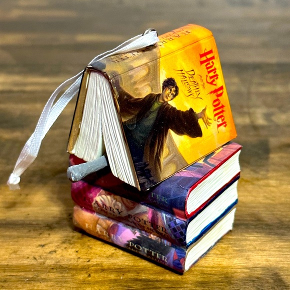 Harry Potter Ornament Book Wand Stack - Picture 1 of 4